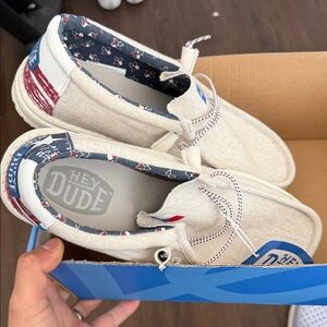 Hey Dude men’s ' Tan Moccasins with Patterned Lining. Texas.